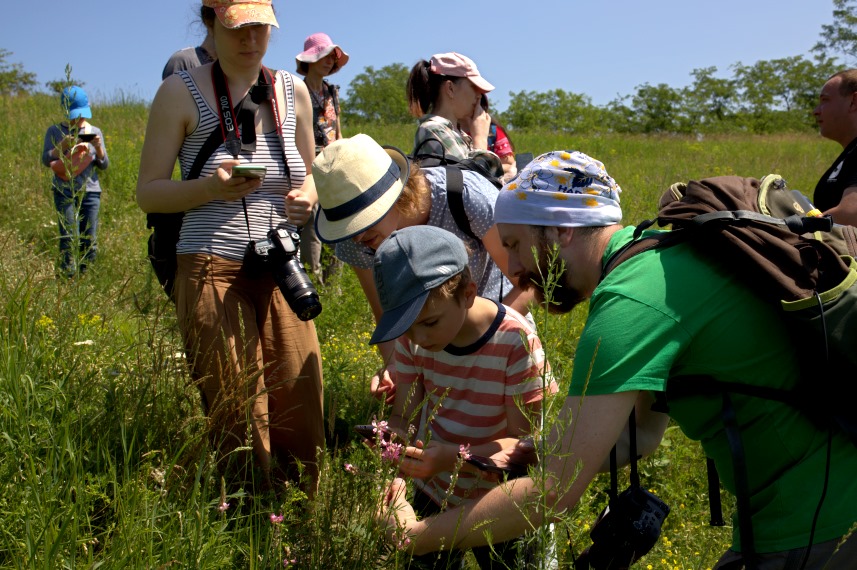 Training in species identification in Ukraine (Photo Mikhail Rusin - UNCG)